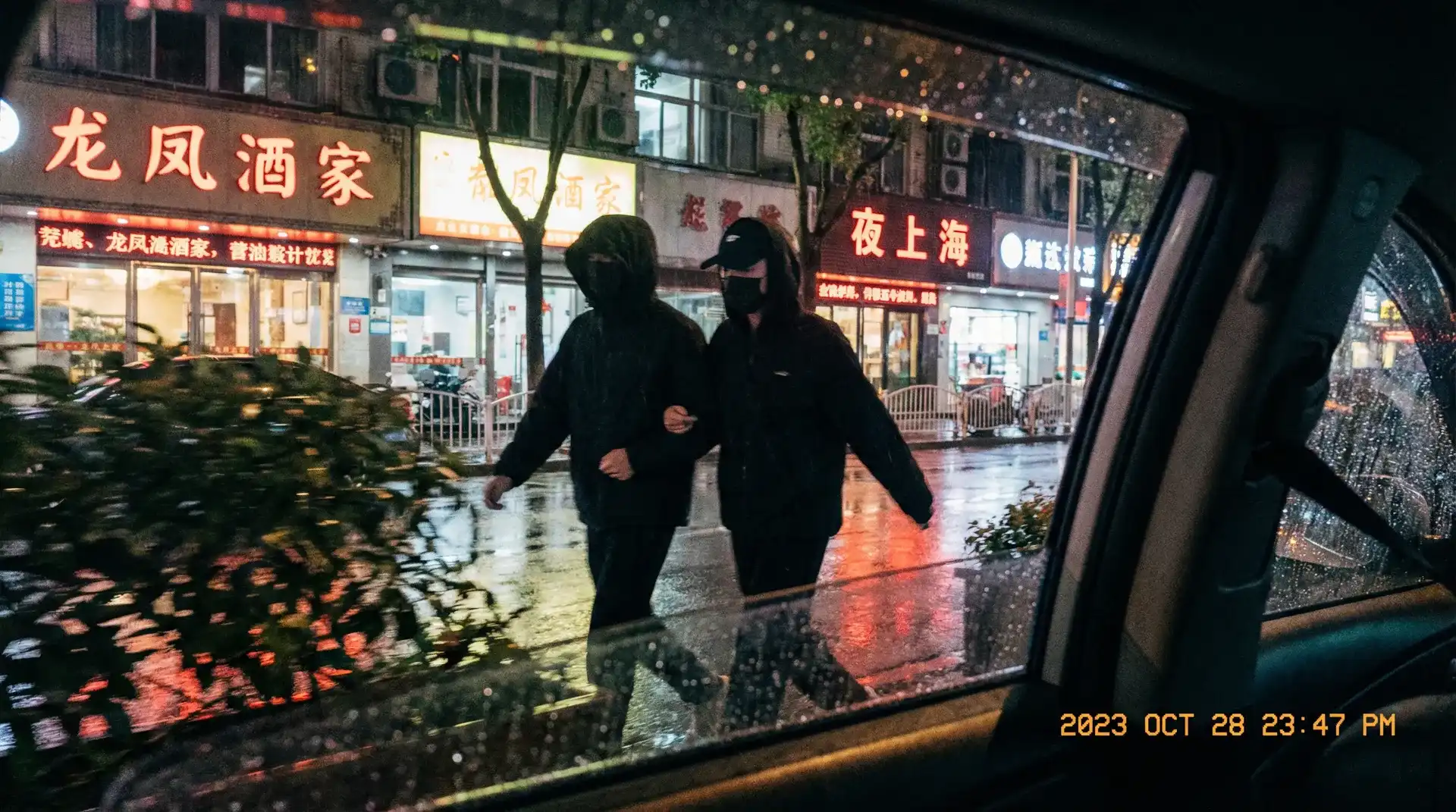 91.n - 顶流明星深夜密会现场抓拍照片